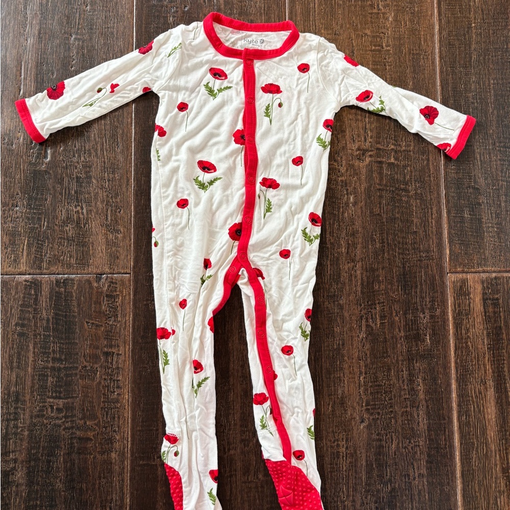 NWOT Kyte Baby Footie Button-Up